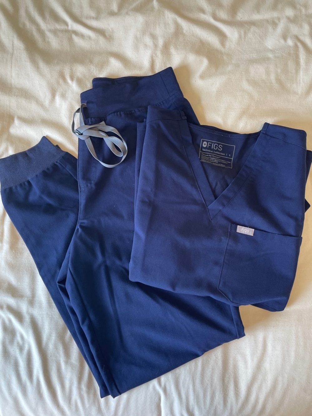 Figs Navy scrub set